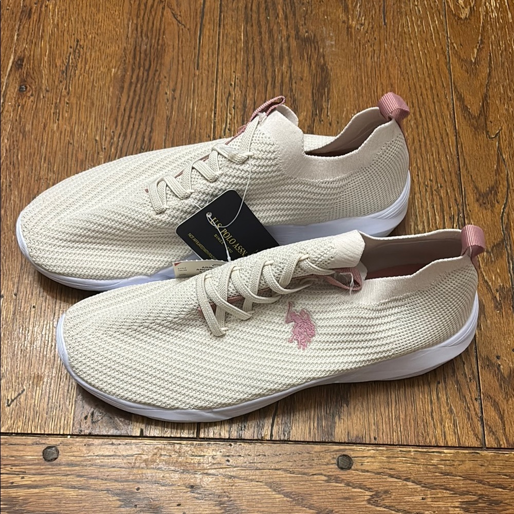 NWT Cream Knit Sneakers ~ Women's size 9